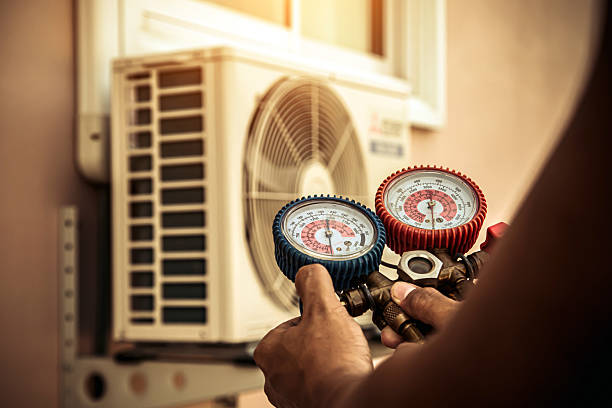 Professional Hvac Installation technician working in Salem, AR